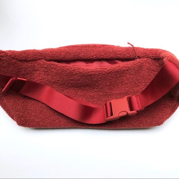 Lululemon On the Beat Belt Bag Sherpa Fanny Pack - Picture 10 of 11